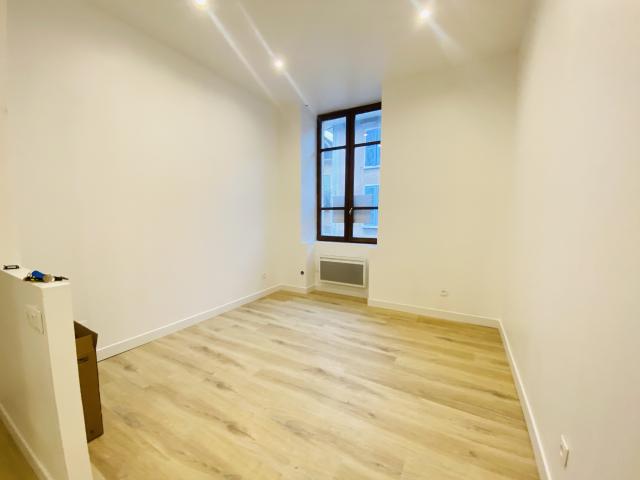 Appartement T1 rénové au 1er étage