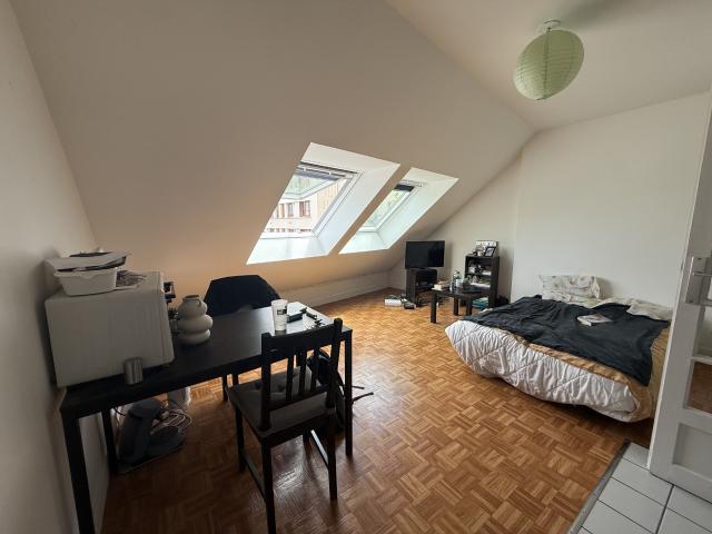 Appartement T1 STUDIO Reims centre ville de 21m2 avec stationnement disponible le 25 juillet 2026