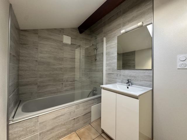 Appartement T1bis, balcon et parking