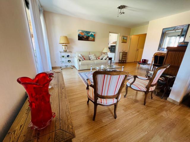 Appartement T2/3 lumineux avec terrasse et parking, quartie