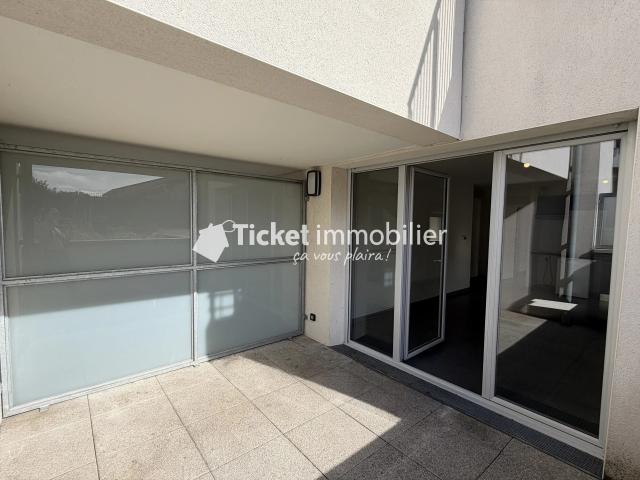 APPARTEMENT T2 43 M² AVEC TERRASSE ET PARKING EN SOUS SOL DANS UNE RÉSIDENCE RÉCENTE ETC.