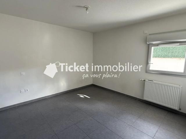 APPARTEMENT T2 43 M² AVEC TERRASSE ET PARKING EN SOUS SOL DANS UNE RÉSIDENCE RÉCENTE ETC.