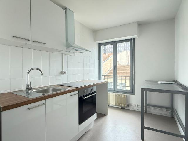 APPARTEMENT T2 55m2 ENTIEREMENT RENOVE PROCHE SAINT SEBASTIEN
