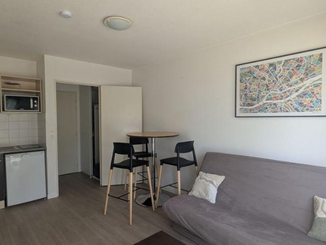 Appartement T2 28.8mï¿½ MEUBLE REZ DE CHAUSSEE PARKING SAINT SEBASTIEN SUR LOIRE