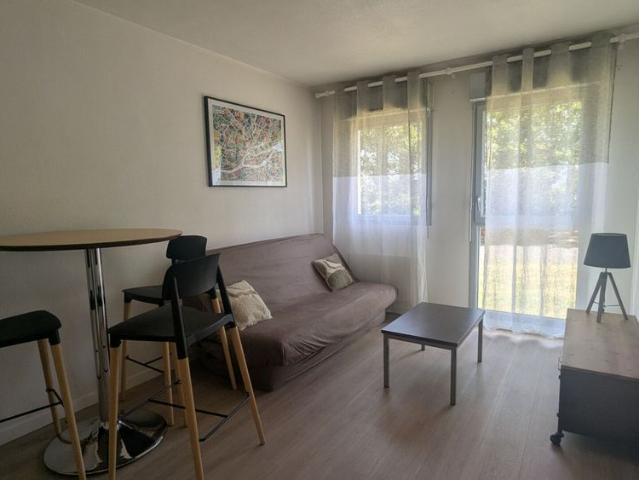 Appartement T2 28.8mï¿½ MEUBLE REZ DE CHAUSSEE PARKING SAINT SEBASTIEN SUR LOIRE