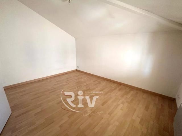Appartement T2 3ème étage BEAUREPAIRE