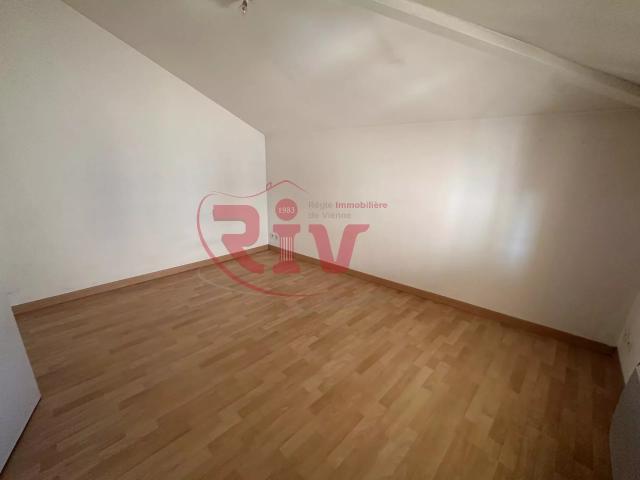 Appartement T2 3ème étage BEAUREPAIRE