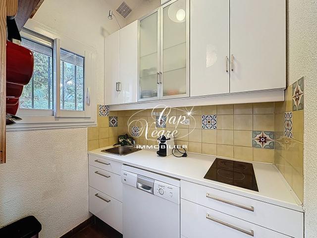 Appartement T2 vue mer terrasse et piscine à vendre ? Pramou. 30m² Le Lavandou