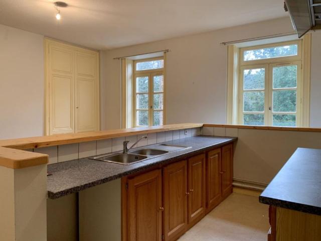APPARTEMENT T2 A LOUER A AMPLEPUIS