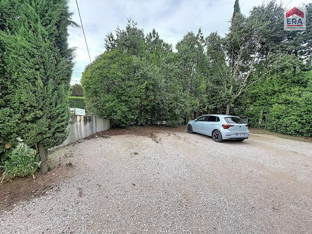 Appartement T2 à louer à Aix en Provence quartier Célony au calme avec 2 places de parking et 400m² de terrain