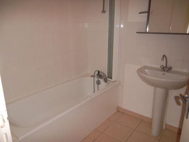 APPARTEMENT T2 A LOUER A LE COTEAU AVENUE DE LA LIBERATION