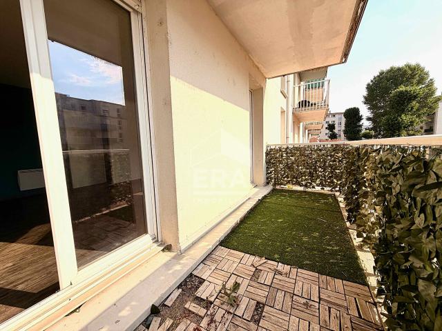 Appartement T2 à louer à Montereau Fault Yonne Rez de chaussée, Bon état