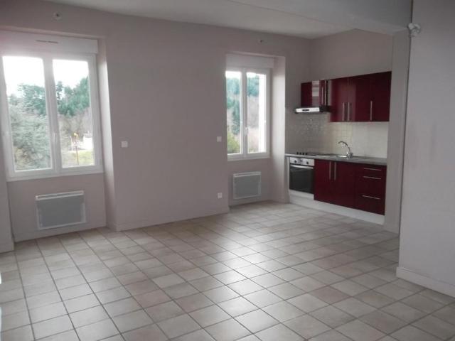 APPARTEMENT T2 A LOUER A SAINT ALBAN LES EAUX GRANDE RUE