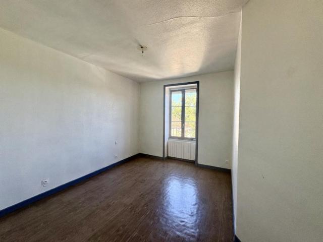APPARTEMENT T2 A LOUER A RENAISON