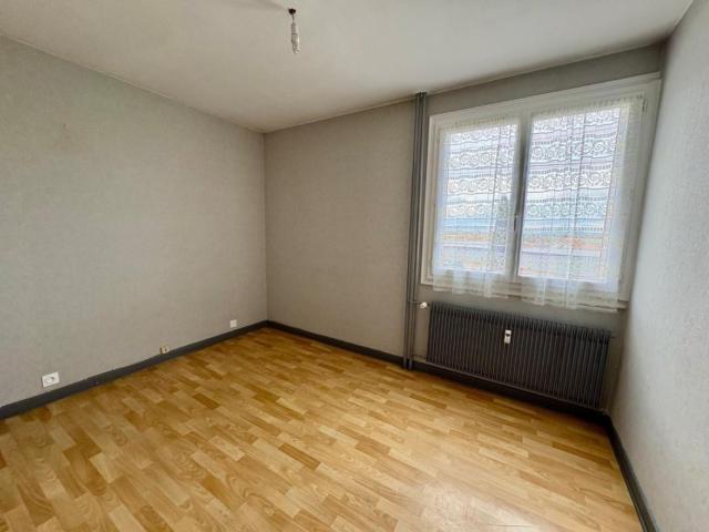 APPARTEMENT T2 A LOUER A RIORGES MAIRIE