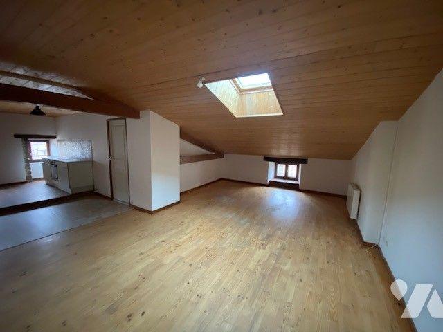 Appartement T2 à louer dans le centre du village de QUINTENAS !