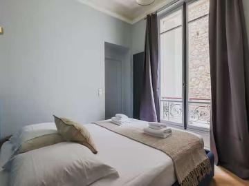 Appartement T2 à louer dans le Triangle d'Or, Paris