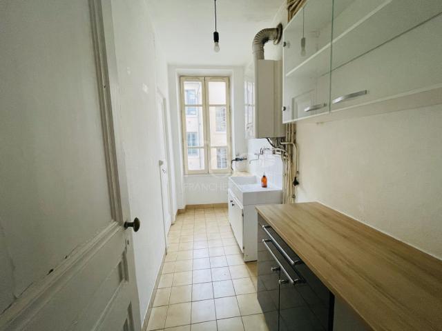 APPARTEMENT T2 A LOUER LYON 2EME ARRONDISSEMENT 54.57 m2 869 € charges comprises par mois