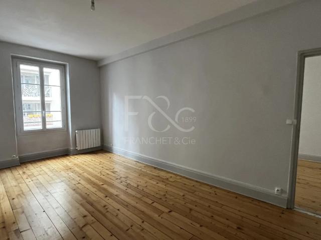 APPARTEMENT T2 A LOUER LYON 7EME ARRONDISSEMENT 58.26 m2 873 € charges comprises par mois