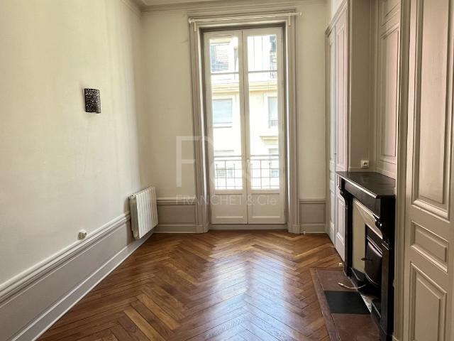 APPARTEMENT T2 A LOUER LYON 6EME ARRONDISSEMENT 46.24 m2 828 € charges comprises par mois