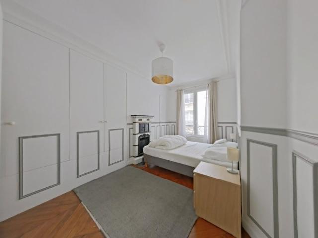 APPARTEMENT T2 A LOUER PARIS 17EME ARRONDISSEMENT Ternes 6 41.76 m 1 683 €