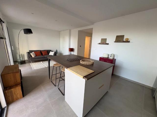 APPARTEMENT T2 A LOUER ST DIDIER AU MONT D OR Centre et Sud Est 49.52 m2 1 300 € charges comprises par mois: Immobilier ST DIDIER AU MONT D OR | Agence immobilière à Lyon Galyo