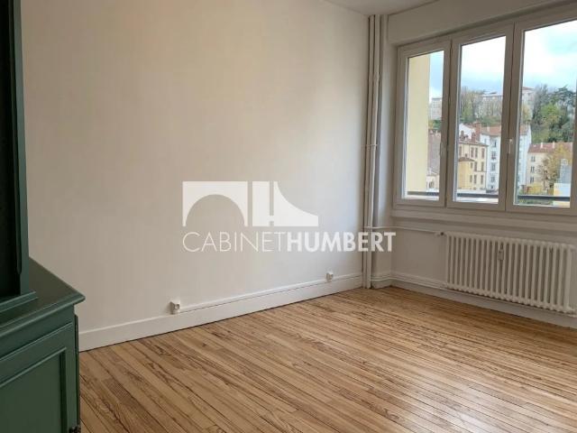 APPARTEMENT T2 A LOUER ST ETIENNE FACULTE / CENTRE DEUX