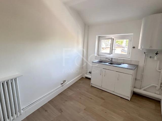 APPARTEMENT T2 A LOUER TASSIN LA DEMI LUNE 52.92 m2 690 € charges comprises par mois