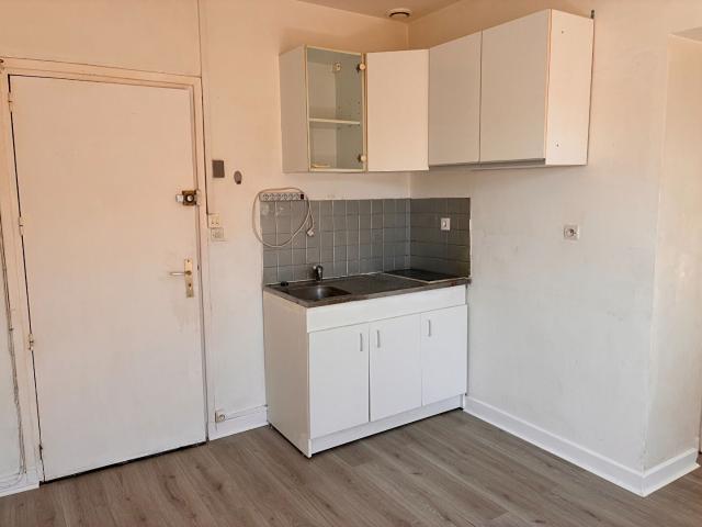 APPARTEMENT T2 A LOUER 24 m² 18 Avenue de la Gare SATHONAY CAMP, Sathonay camp 69580
