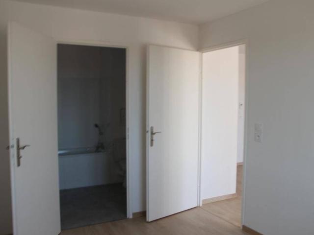 APPARTEMENT T2 au 2ème étage DANS RESIDENCE SECURISEE AVEC 1 EM
