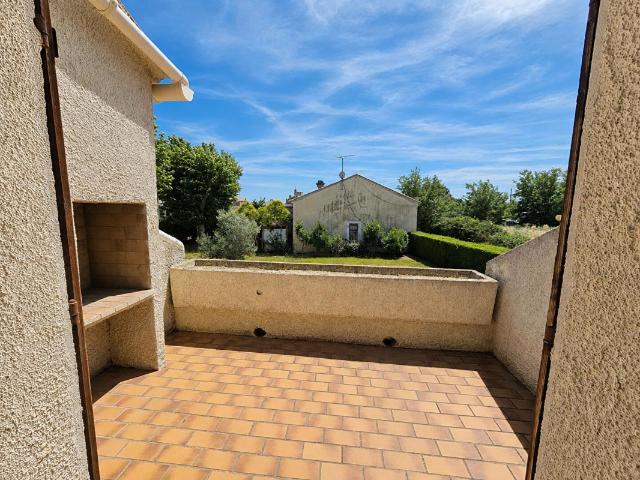 Appartement T2 avec mezzanine, terrasse et parking privatif à Capestang