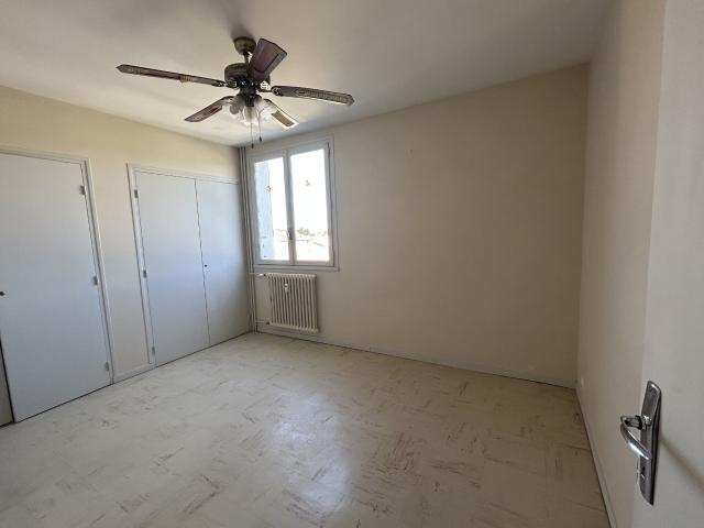 APPARTEMENT T2 AVEC BALCON AVEC EAU ET CHAUFFAGE