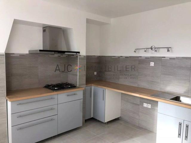 APPARTEMENT T2 AVEC COUR
