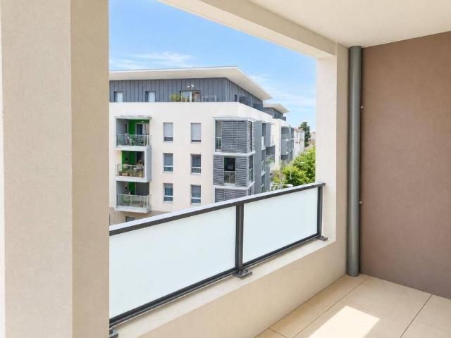 Appartement T2 avec deux balcons et parking à Nimes