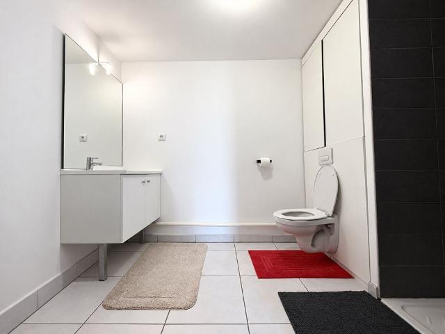 Appartement T2 avec grande terrasse et place de parking couverte