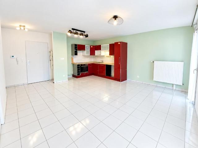 APPARTEMENT T2 AVEC PARKING BALCON LYON 8
