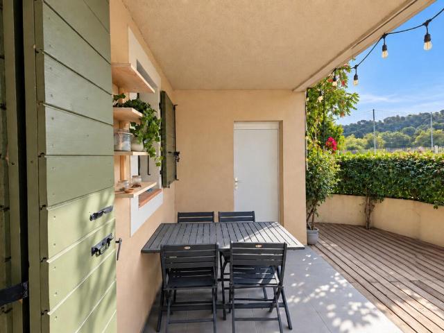 Appartement T2 avec terrasse et jardinet, parking, piscine