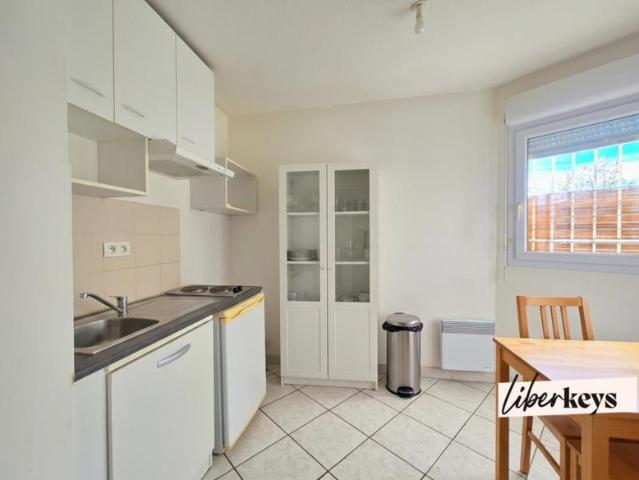 Croix d'argent Appartement T2 avec terrasse, place de parking en sous sol, piscine