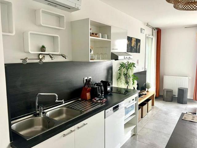 Appartement T2 avec terrasse, parking et cellier Port Marianne