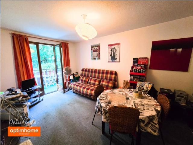 Appartement T2 avec un balcon une cave et deux places de parking – Gex centre