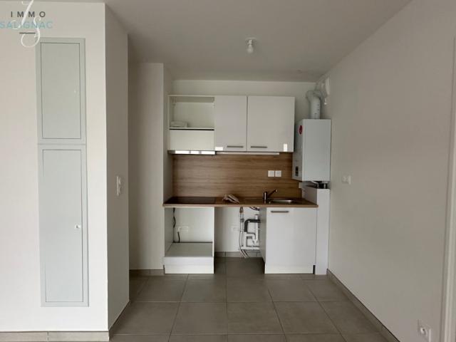 Appartement T2, balcon, box, proche gare
