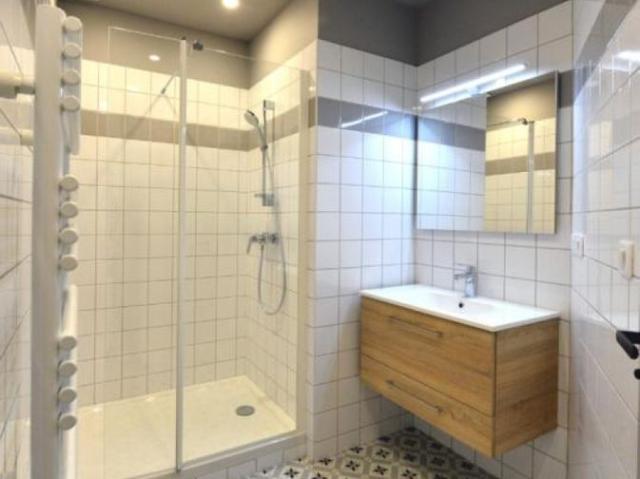 APPARTEMENT T2 BIS A LOUER A ROANNE PLACE DU MARCHE