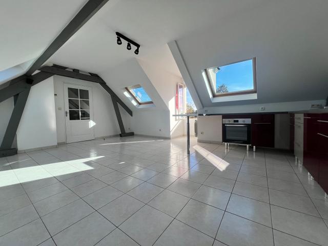 Appartement T2 bourg SAINT DENIS EN VAL avec parking