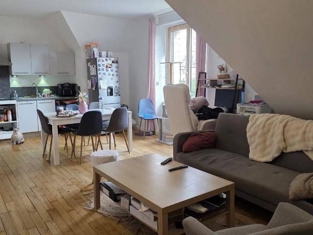 Appartement T2 CENTRE BOURG TOUS COMMERCESS