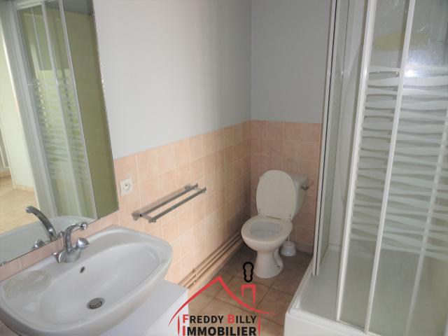 Appartement T2 Coin cuisine aménagée équipée Petit balcon + débarras