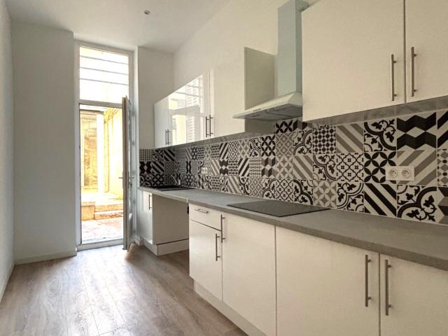 Appartement T2 + cour + dépendance
