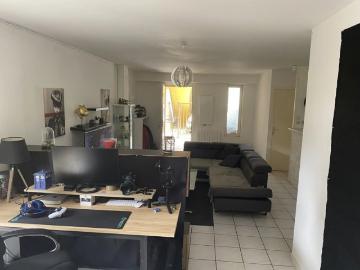 Appartement T2 + cour et places de parking