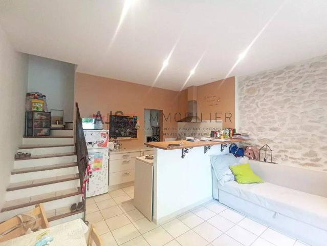 APPARTEMENT T2 + COUR