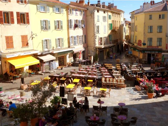 Appartement T2,de 40,75 m2, avec terrasse de 15 m2,dans le centre de Hyeres les palmiers