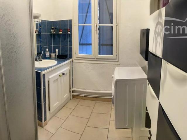 Appartement T2 de 49 m² à vendre – 1er étage exposé sud ouest – Vendu loué, travaux à prévoir